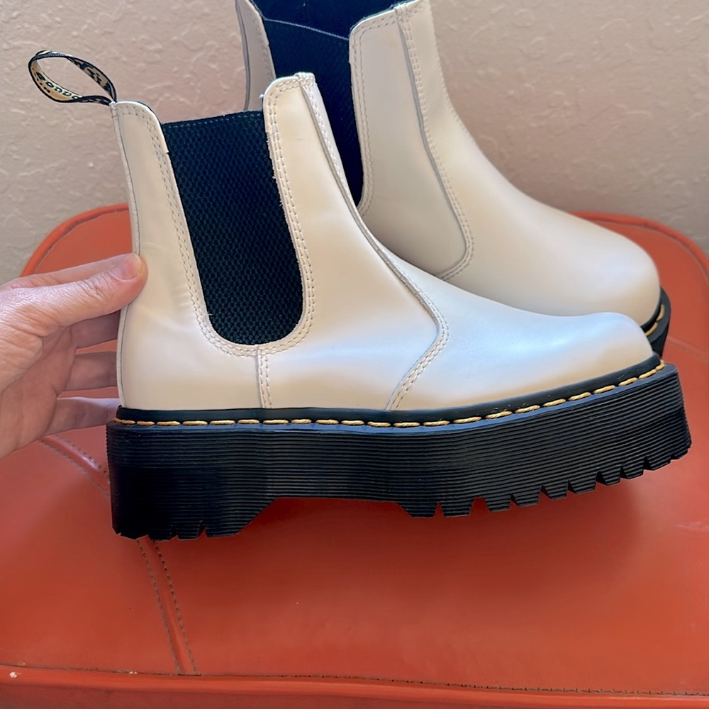 Dr Martens 2976 Smooth Leather Platform Quad Chelsea Boots in White unisex - Picture 6 of 16